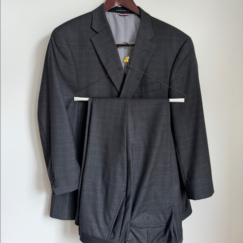 Exclusive Tommy Hilfiger Modern Fit Suit Separates Jacket — including 42-30 pant